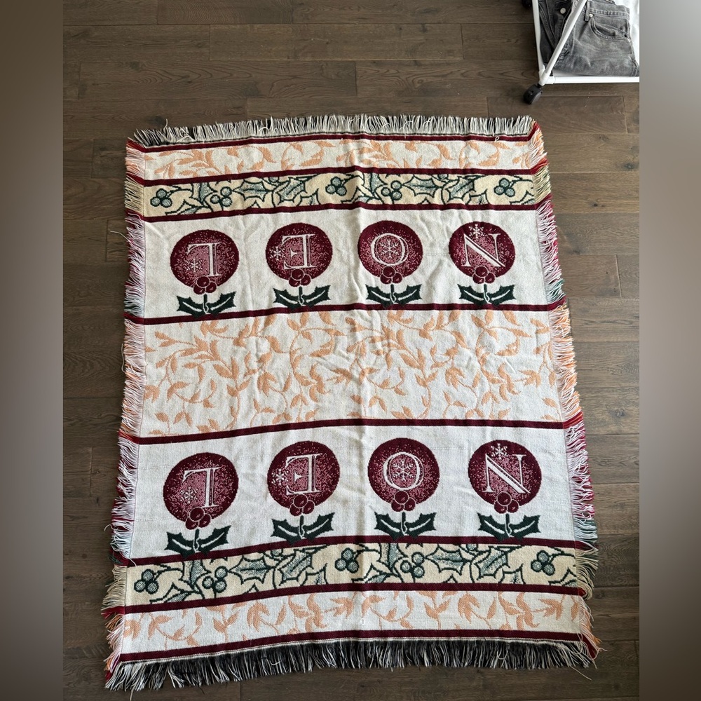 Festive Noel fringed reversible Tapestry Throw Blanket - Picture 3 of 6